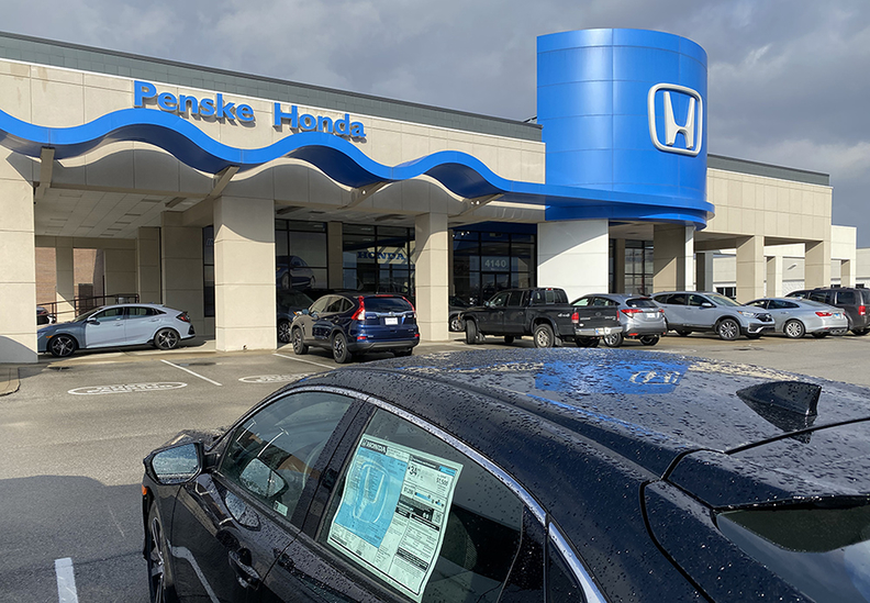 Penske Q4 earnings rise on U.S. retail strength Automotive News